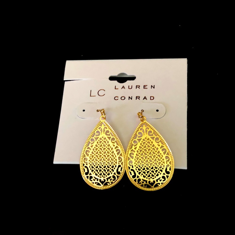 NWOT Gold Tone Filigree Earrings